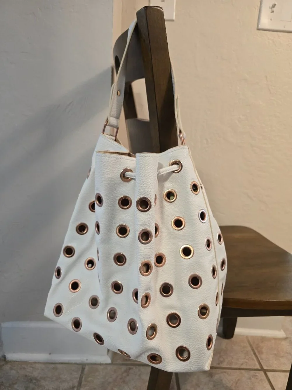 NWT Deux Lux White Grommet Bucket Bag Drawstring Shoulder Crossbody